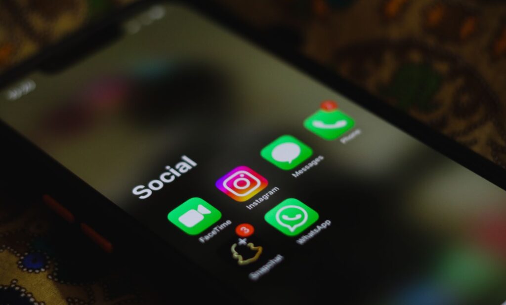 Gestion des réseaux sociaux sur smartphone
